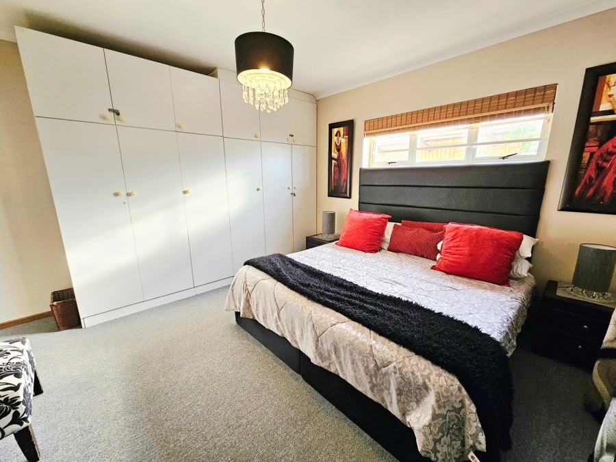 4 Bedroom Property for Sale in Bettys Bay Western Cape